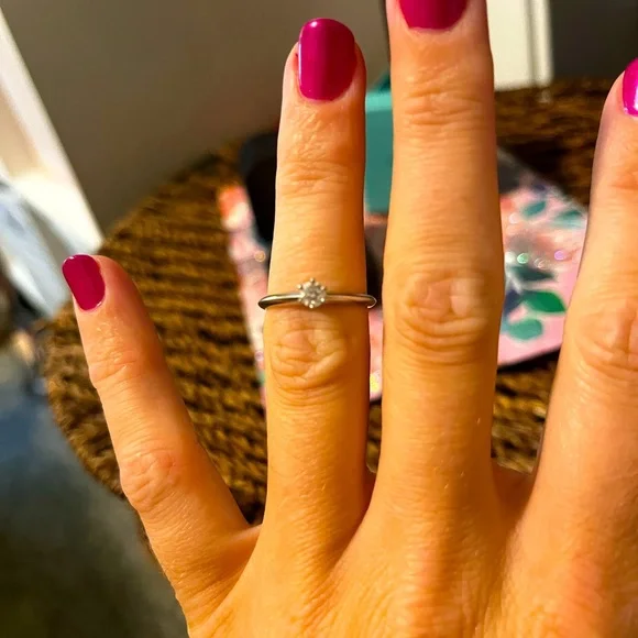 Tiffany Diamond Ring Platinum - Picture 4 of 9